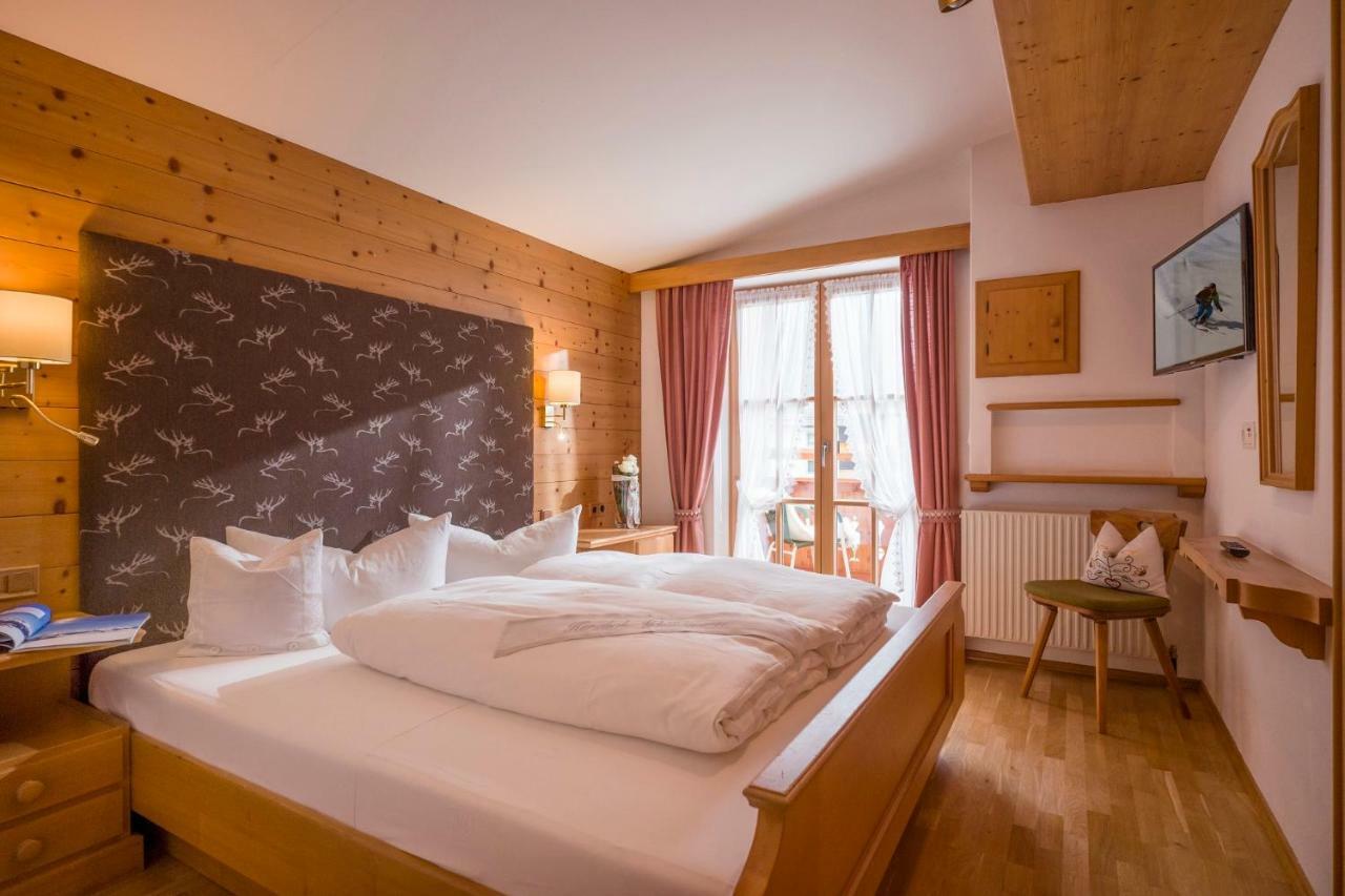 Hotel Viktoria & Landhaus Joggl Mayrhofen Bagian luar foto